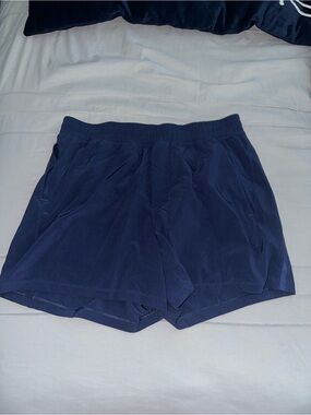 Lululemon mens pace breaker shorts 5” size Large